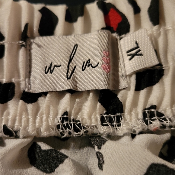 Cute light flowing mini skirt - Picture 4 of 5